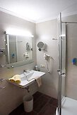 Bad im Doppelzimmer Landhaus-Komfort Hotel Hubertus am Arber